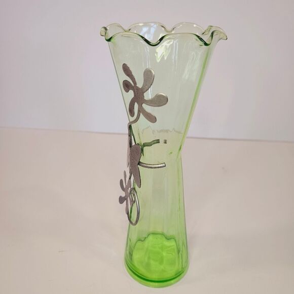 Vintage Green Stretch Glass Ruffled Rim Metal Floral Embellished Bud Vase - Picture 2 of 9